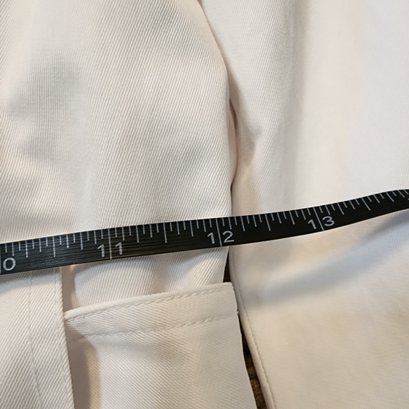 Le Chateau white trench coat - Picture 7 of 8